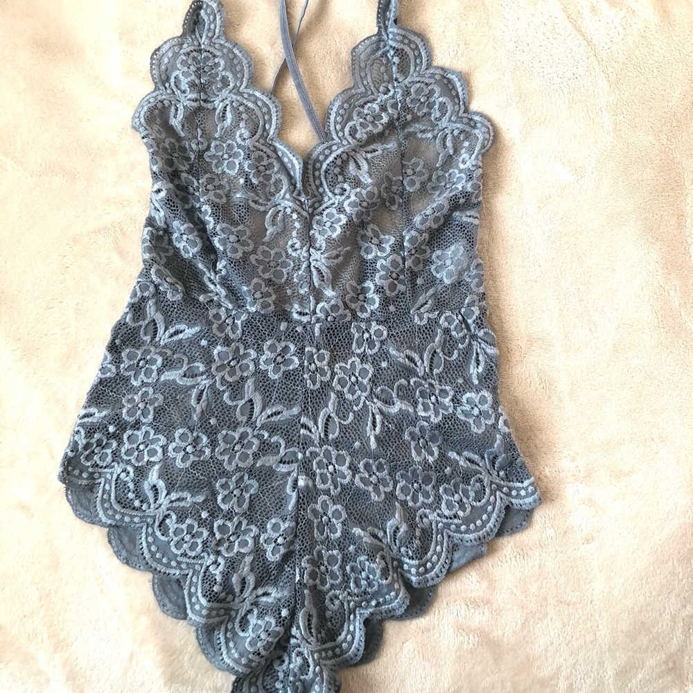 Lace Sleeveless Cami Bodysuit in Silver color size Small